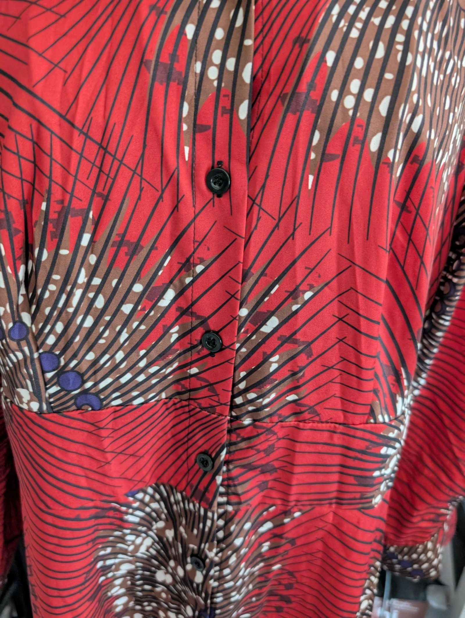 Maravilhoso Vestido longo estilo camisa com estampa gráfica vermelha e preta elegante - Tamanho 0XL – photo 2
